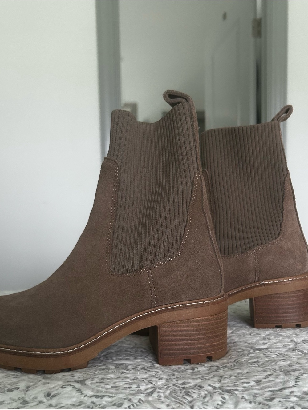 Steve Madden Brown Suede Chelsea Booties - Picture 1 of 5
